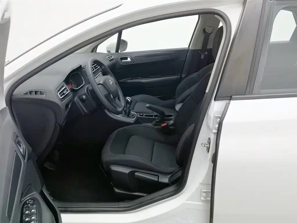 Citroen C4 2016 — фото 10