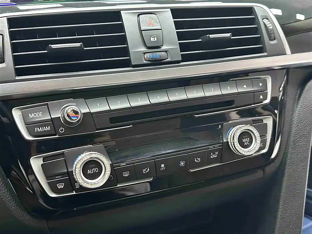 BMW 3 Series 2019 — фото 14