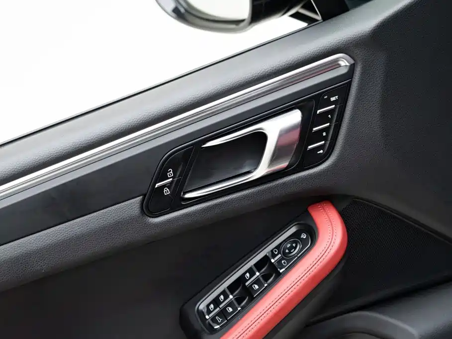 Porsche Macan 2023 — фото 15