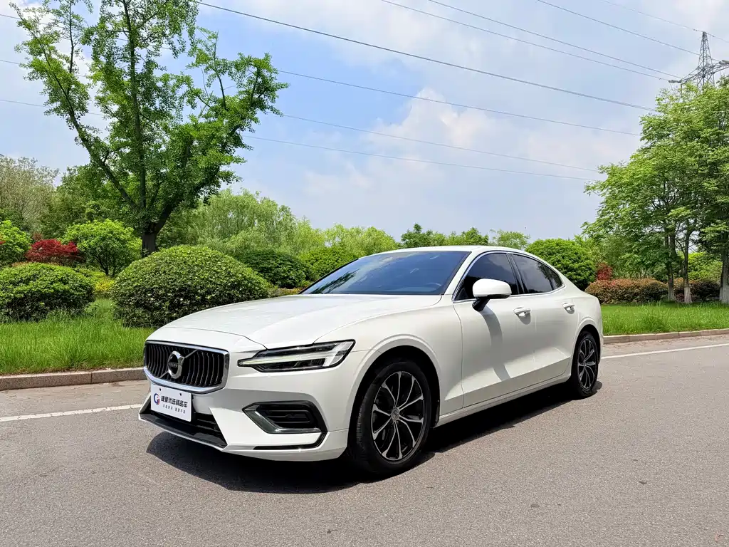 Volvo S60 2020 — фото 1