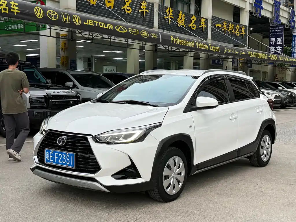 Toyota Yaris L 2023 — фото 1