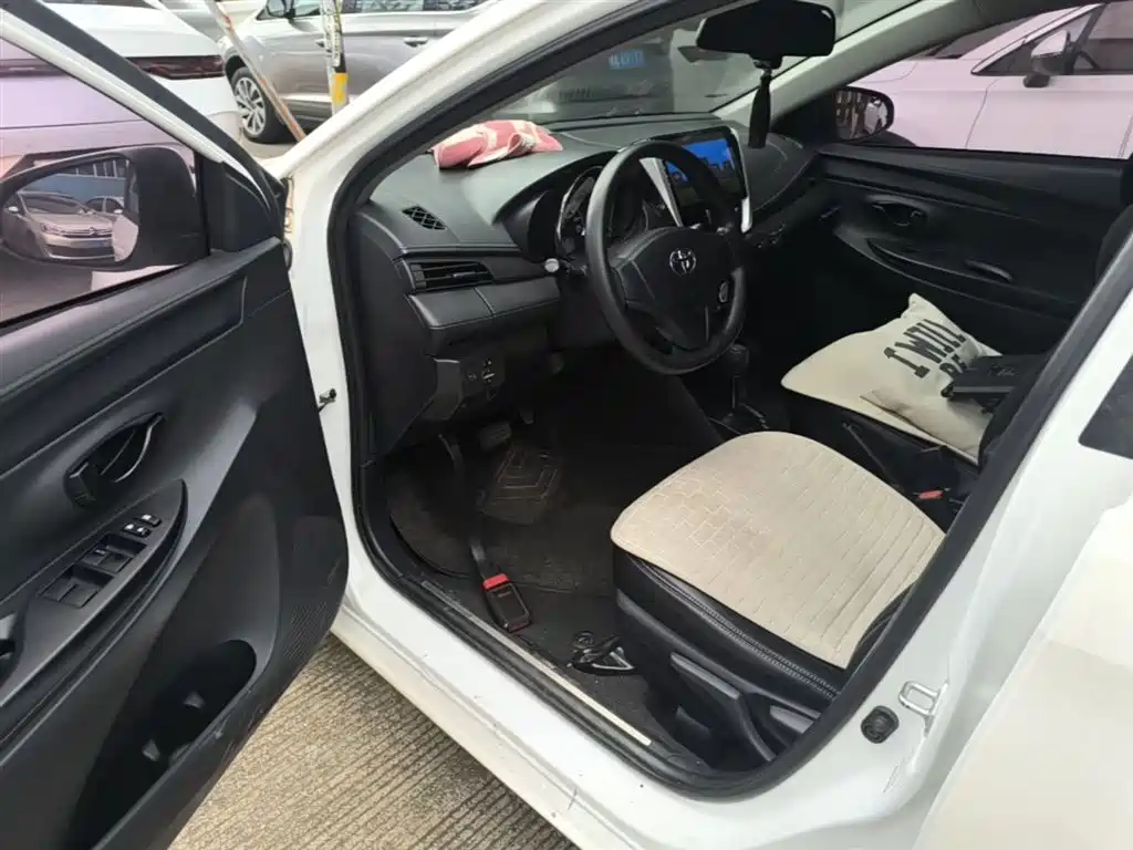 Toyota Yaris L 2019 — фото 16