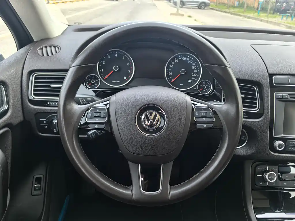 Volkswagen Touareg 2016 — фото 16