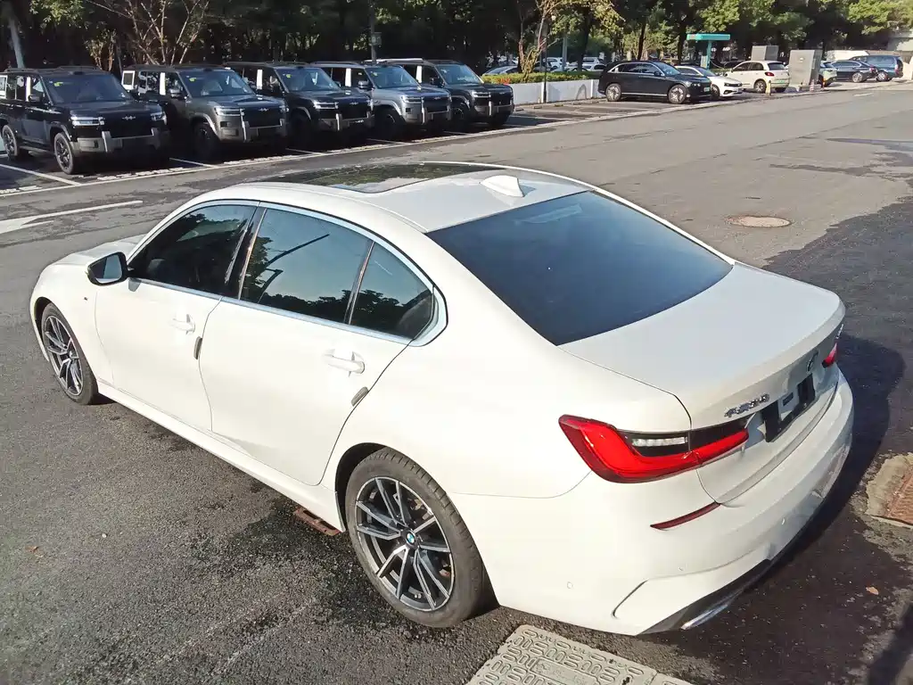 BMW 3 Series 2019 — фото 20