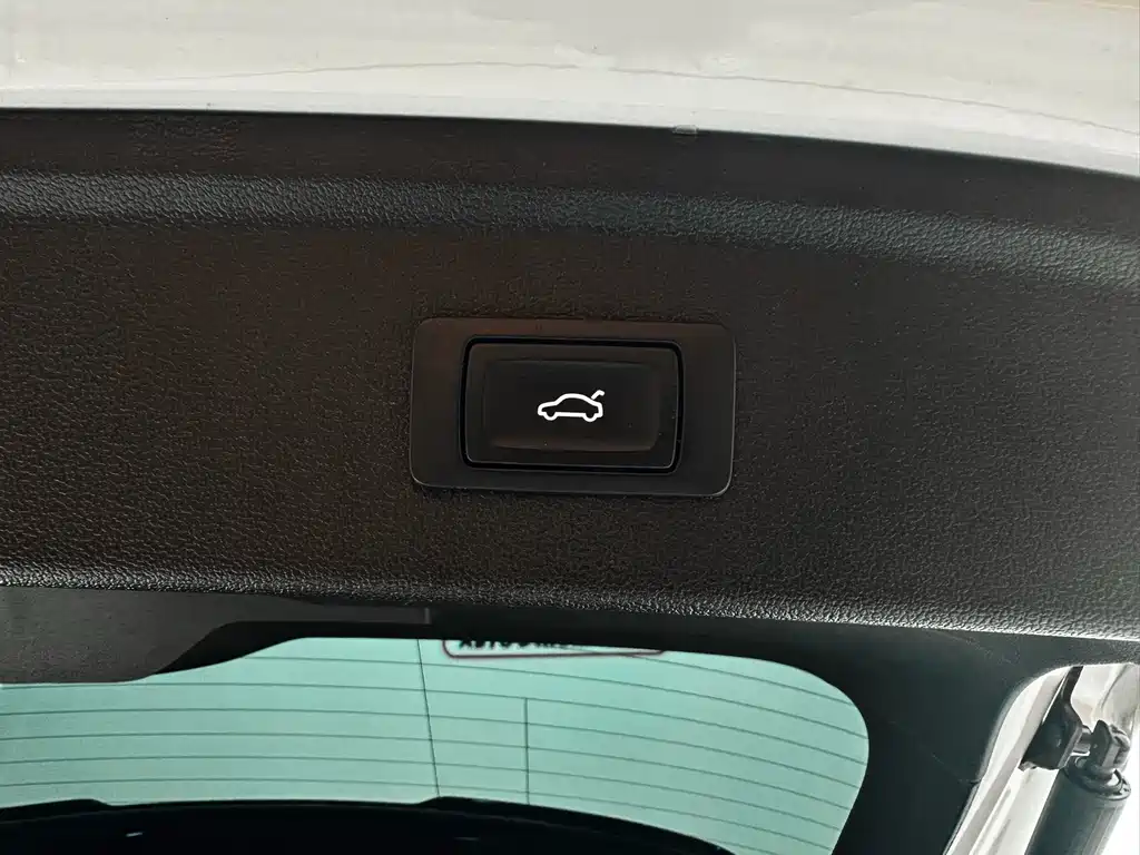 Audi A3 2023 — фото 10