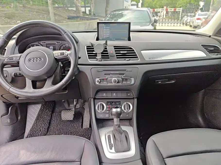 Audi Q3 2014 — фото 12