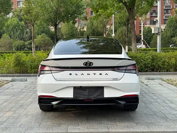 Hyundai Elantra 2022