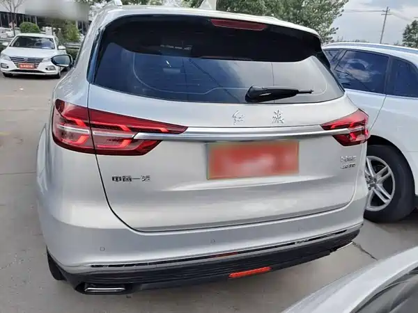 Hongqi HS5 2023
