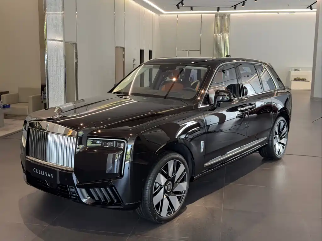 Rolls-Royce Cullinan — фото 1
