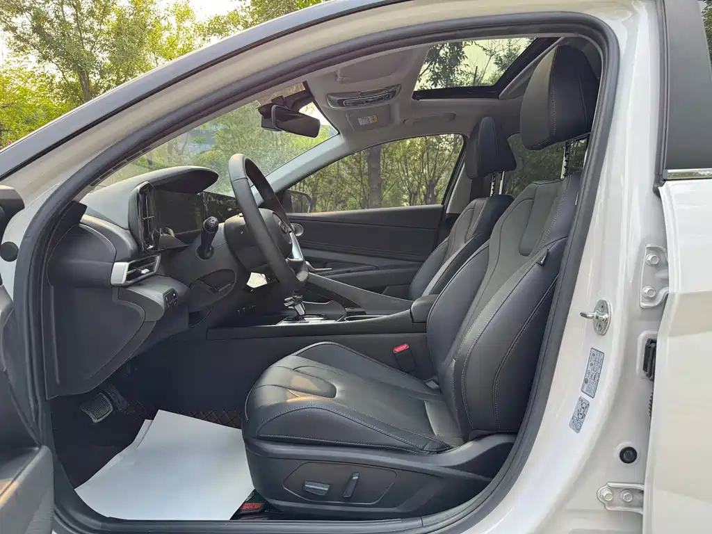 Hyundai Elantra 2022 — фото 10