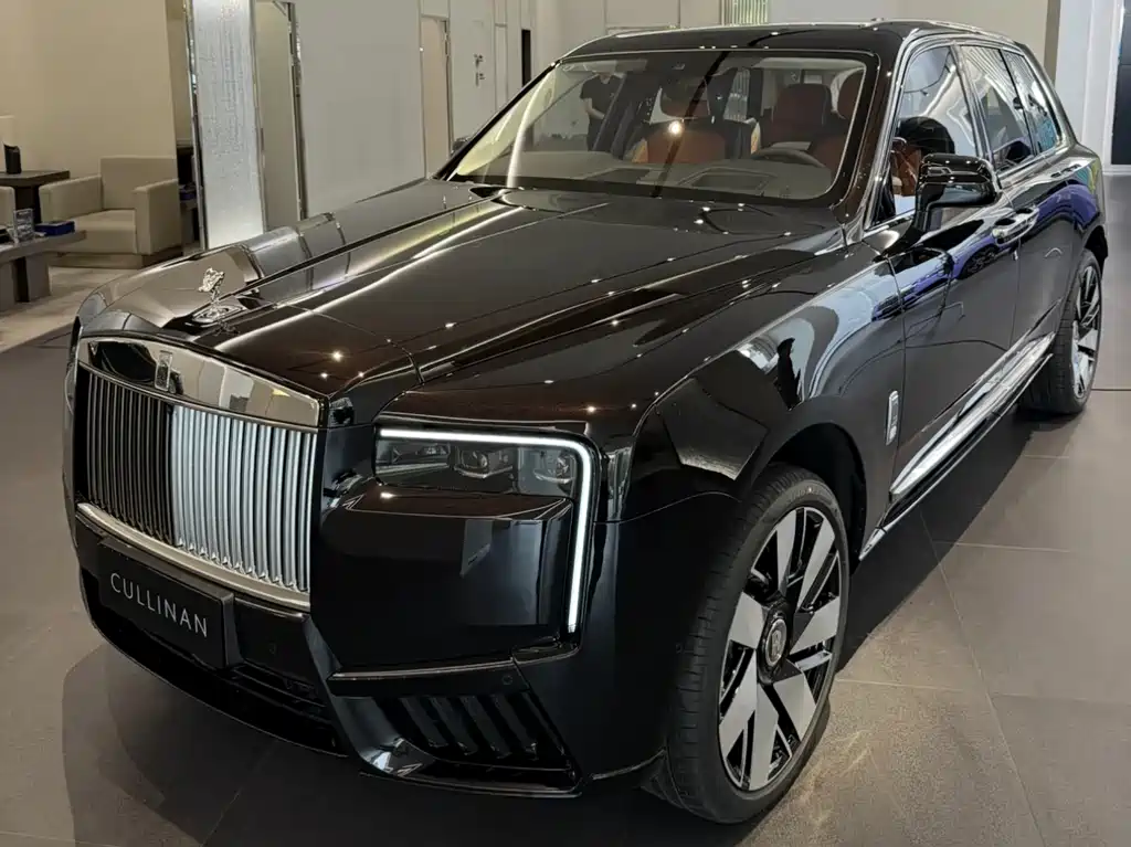 Rolls-Royce Cullinan — фото 13