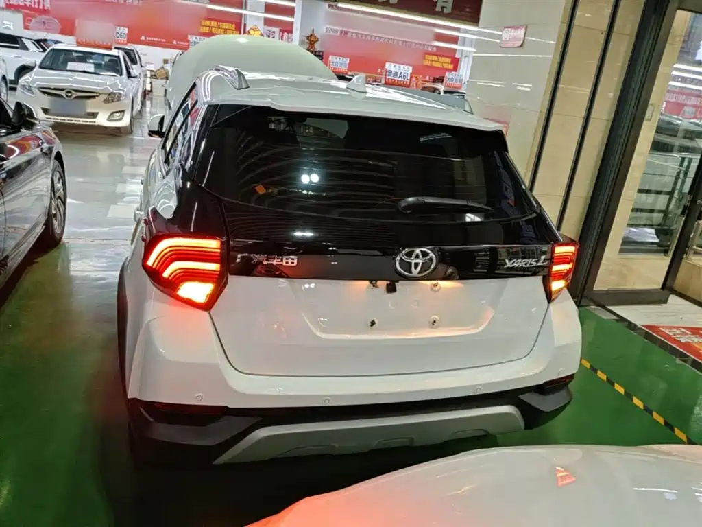 Toyota Yaris L 2021 — фото 4