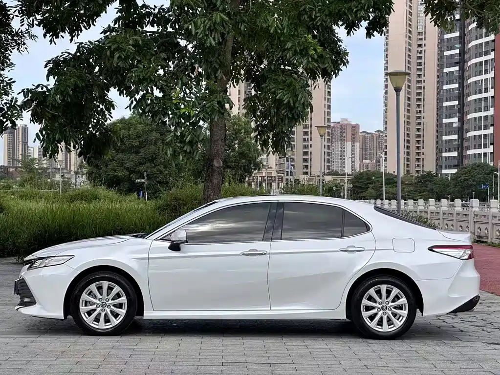 Toyota Camry 2020 — фото 14