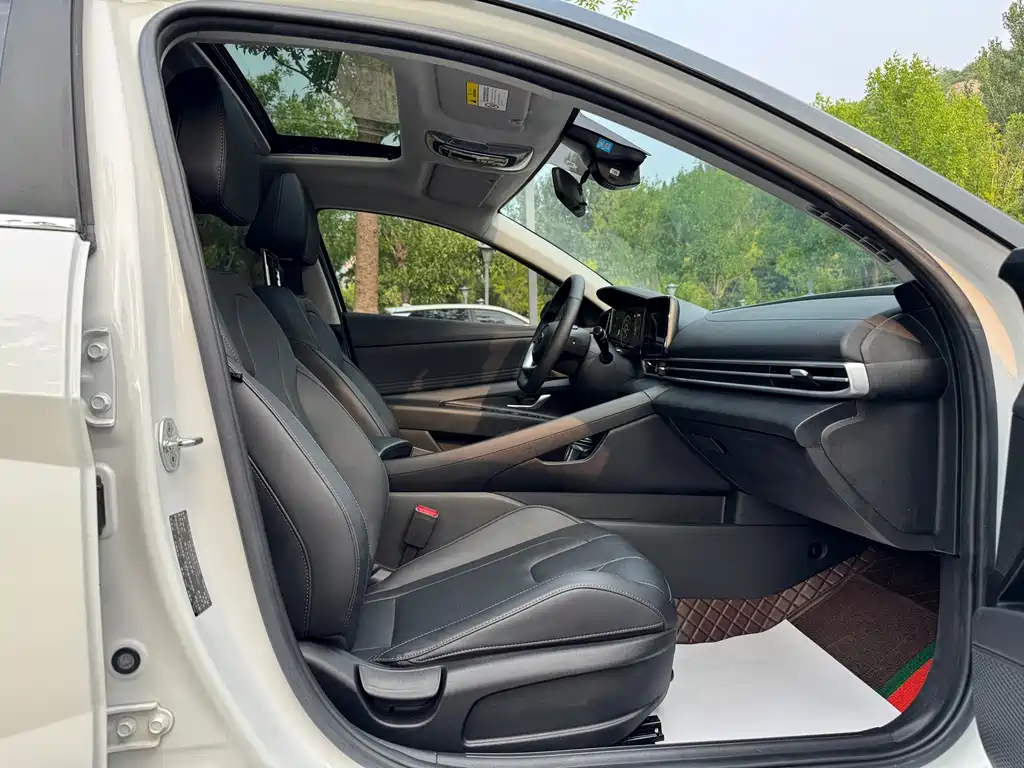 Hyundai Elantra 2022 — фото 19