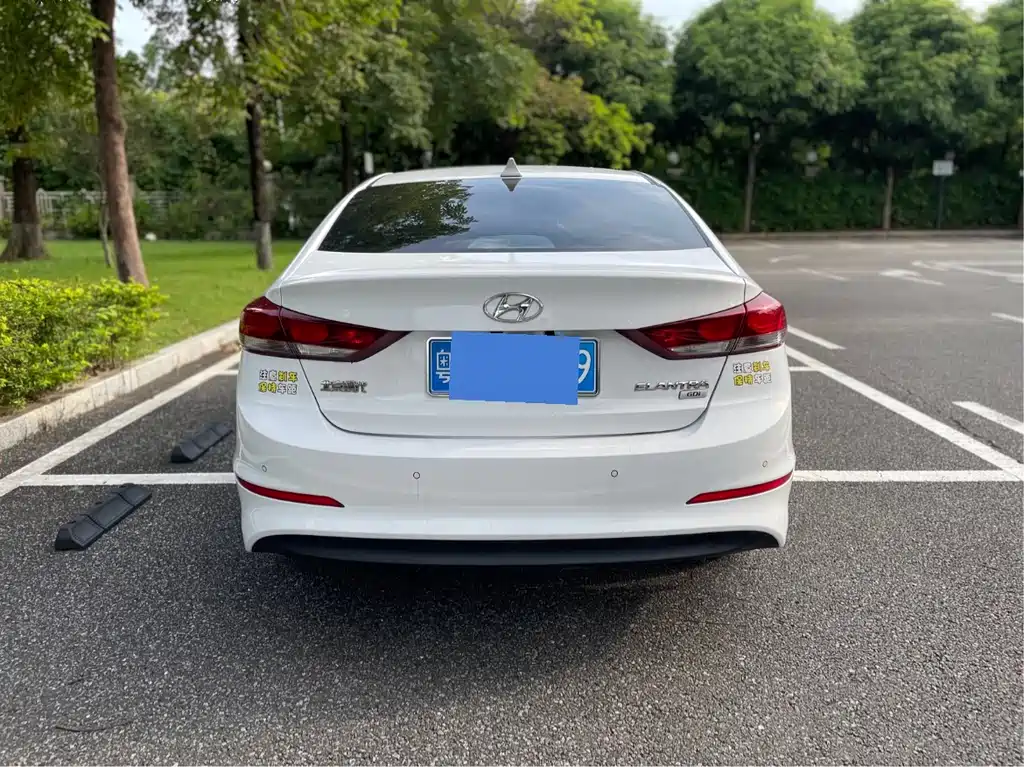 Hyundai Elantra 2018 — фото 13