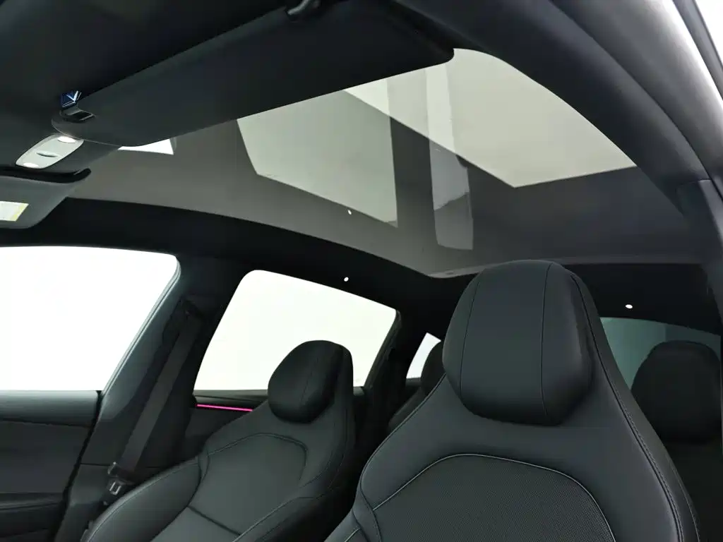 Tesla Model Y L 2026 — фото 12