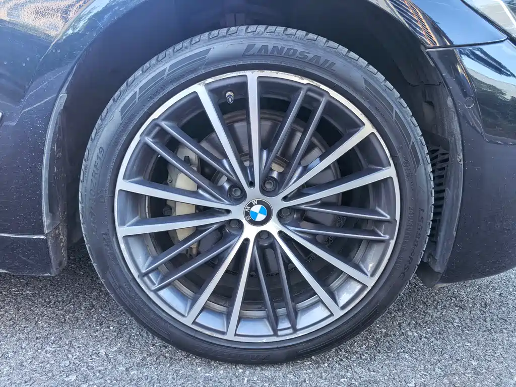 BMW 5 Series 2021 — фото 19