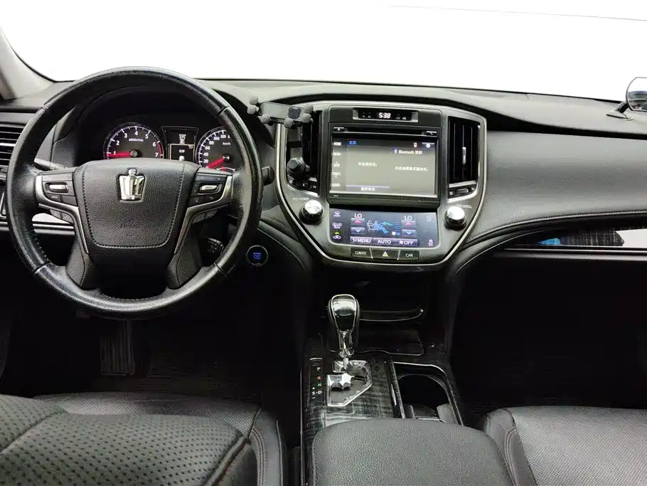 Toyota Crown 2016 — фото 12