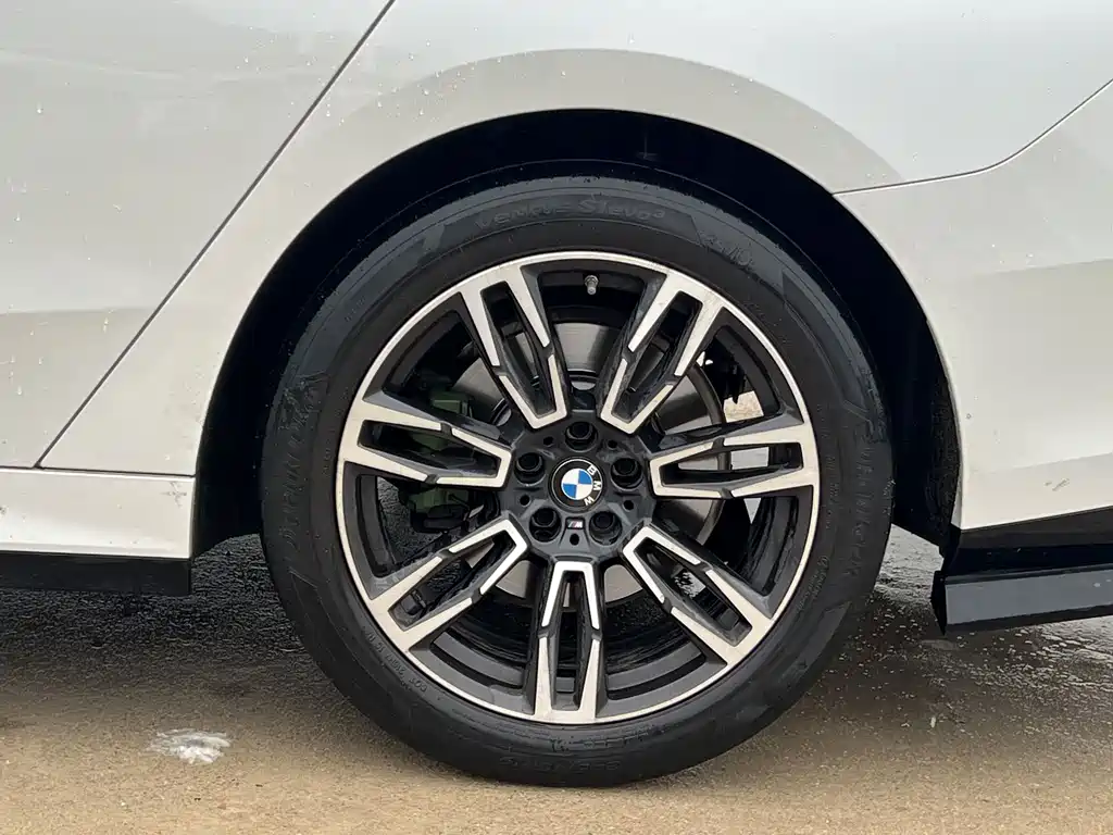 BMW 5 Series 2024