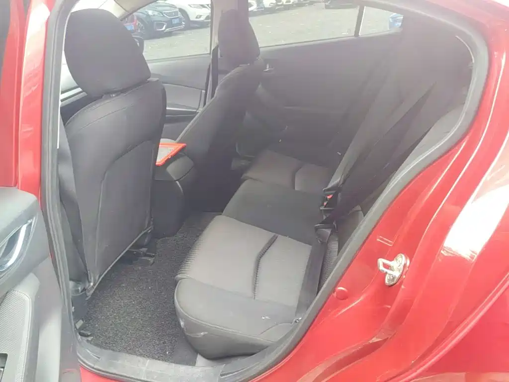 Mazda 3 Axela 2016 — фото 17