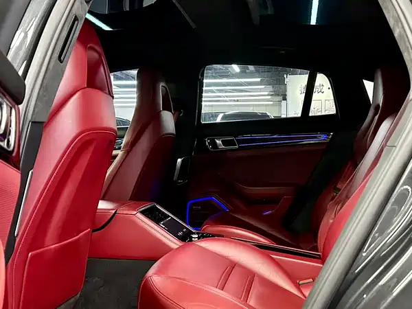 Porsche Panamera 2021