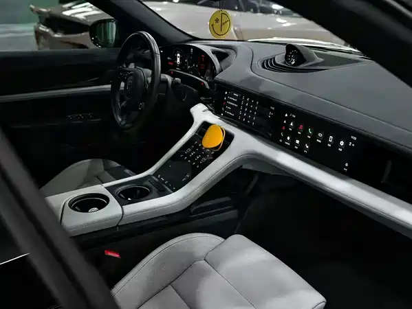 Porsche Taycan 2023