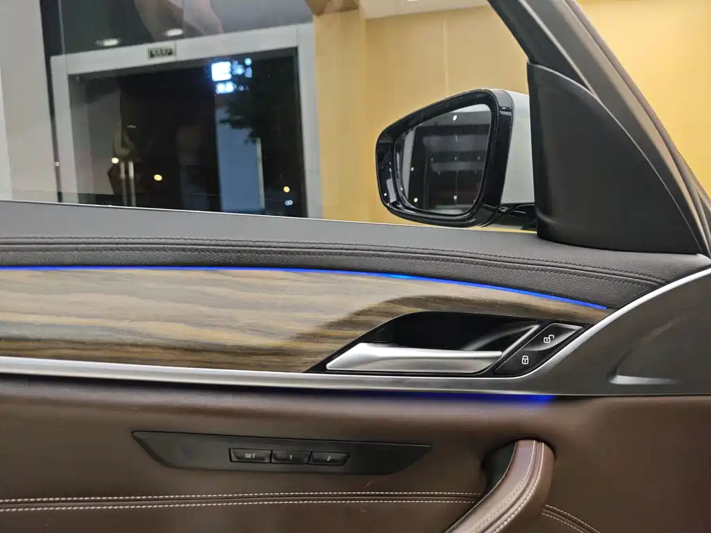BMW 5 Series New Energy 2018 — фото 9
