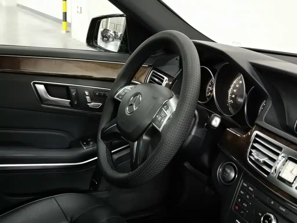 Mercedes-Benz E-Class 2016 — фото 22