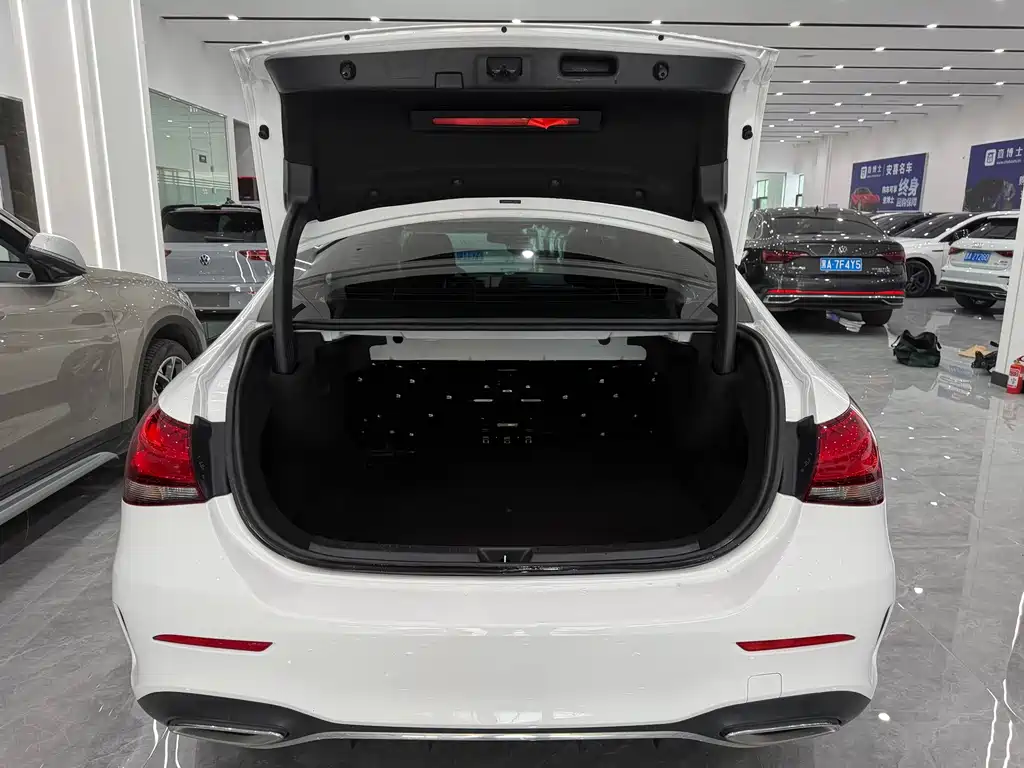 Mercedes-Benz A-Class 2023 — фото 10