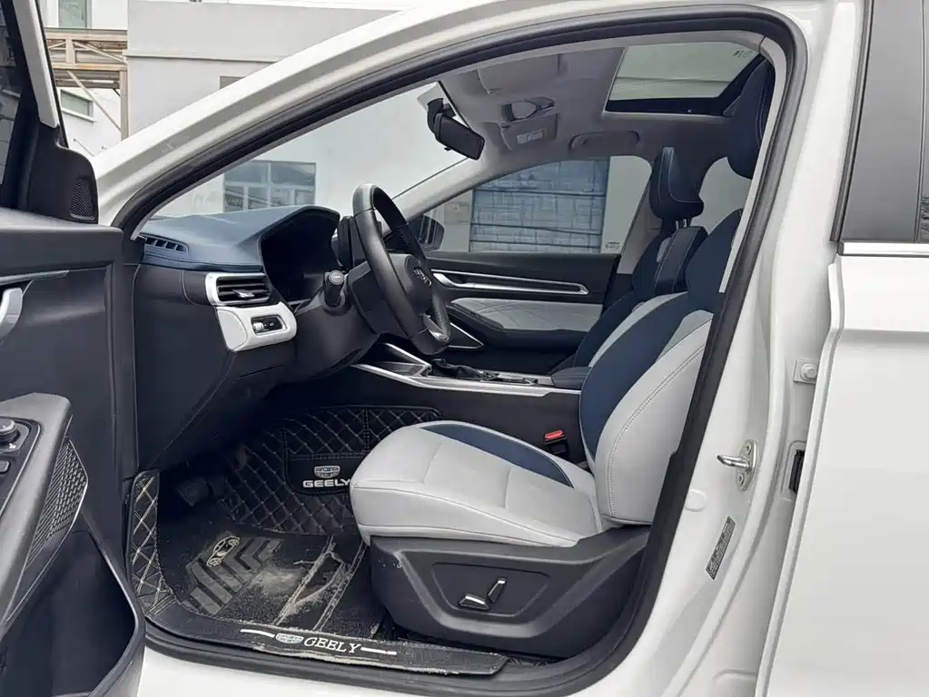 Geely Emgrand 2022