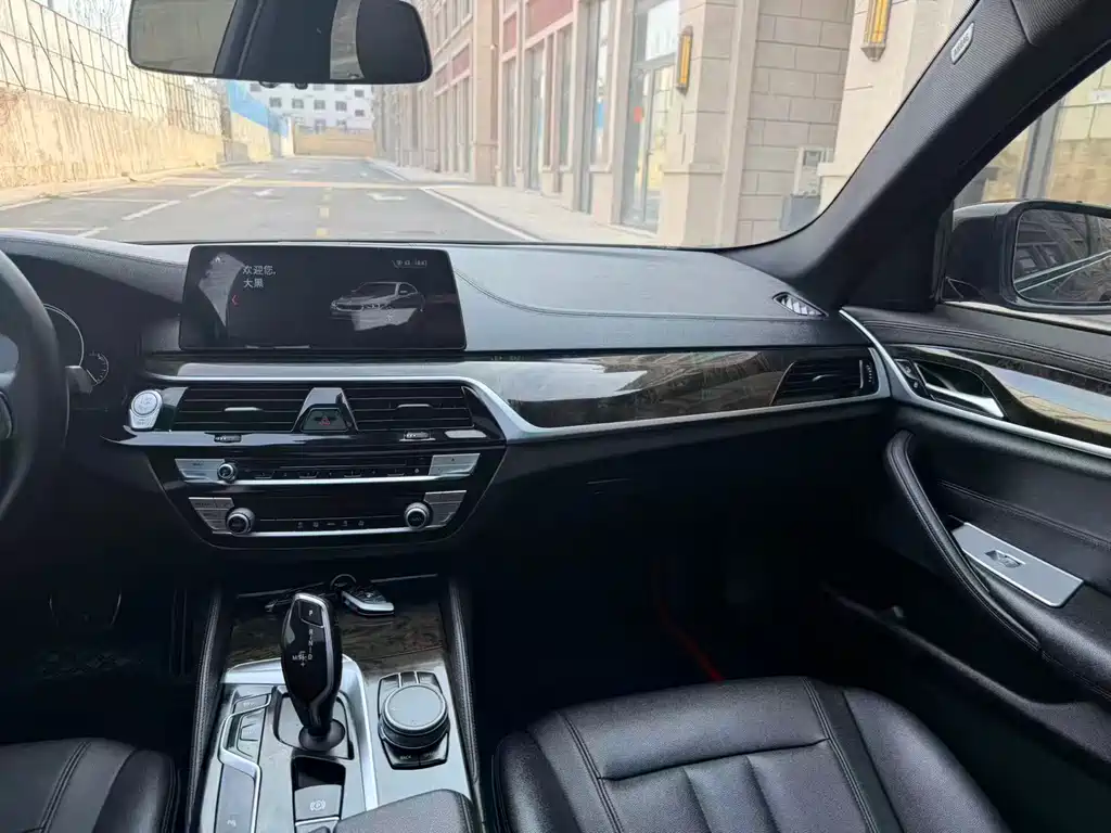 BMW 5 Series 2018 — фото 7