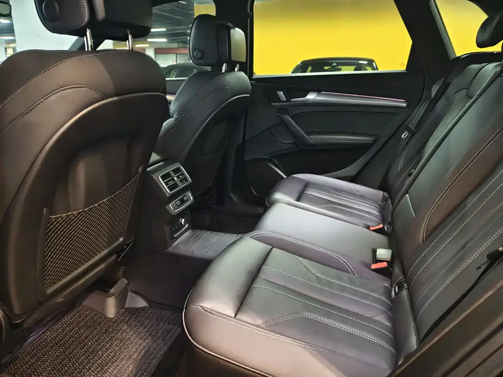 Audi Q5L 2023 — фото 10