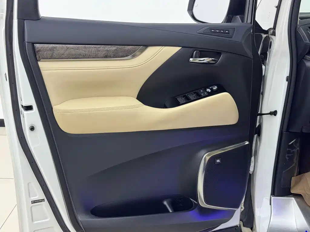 Toyota Vellfire 2021 — фото 17
