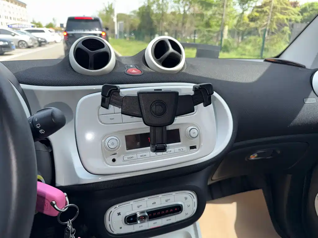 smart Fortwo 2018 — фото 14
