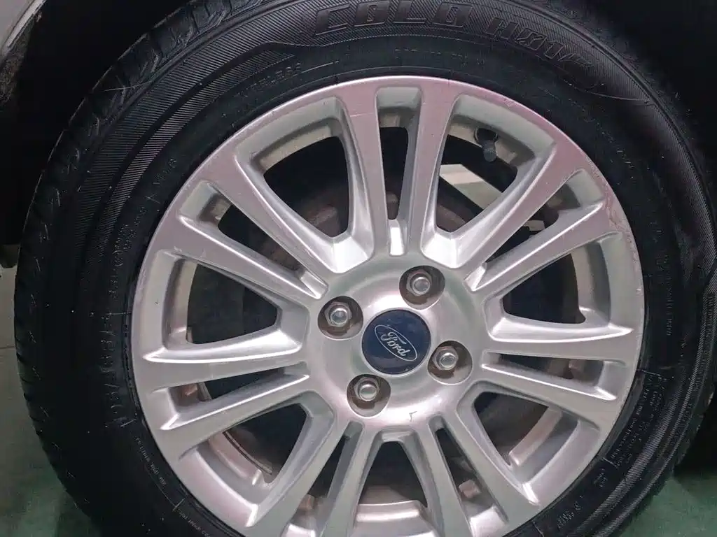 Ford Fiesta 2015 — фото 14