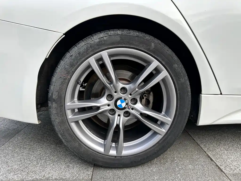 BMW 3 Series 2018 — фото 18