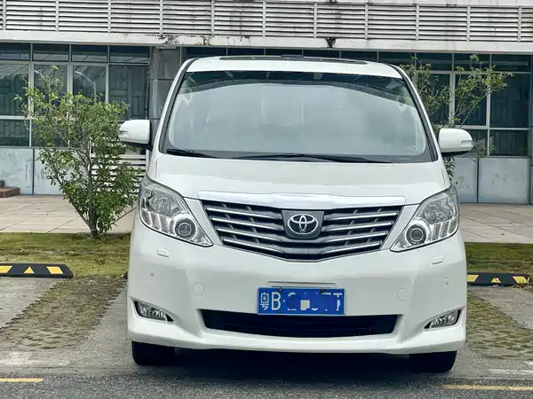 Toyota Alphard 2011