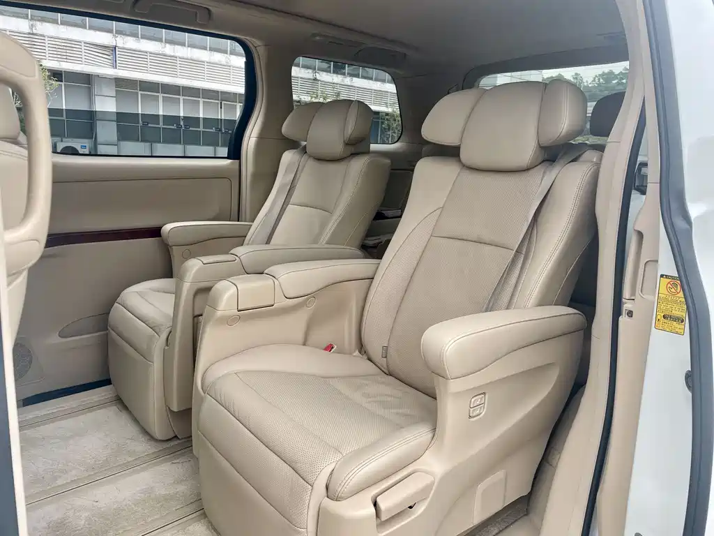Toyota Alphard 2011 — фото 19