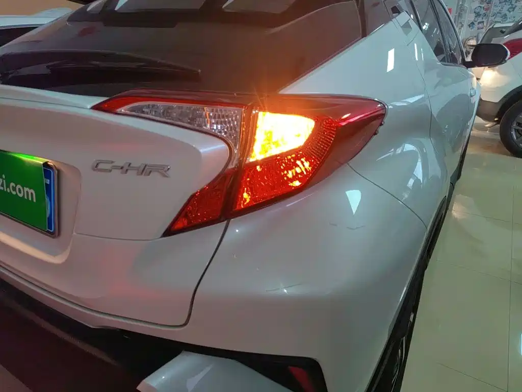 Toyota C-HR 2021 — фото 24