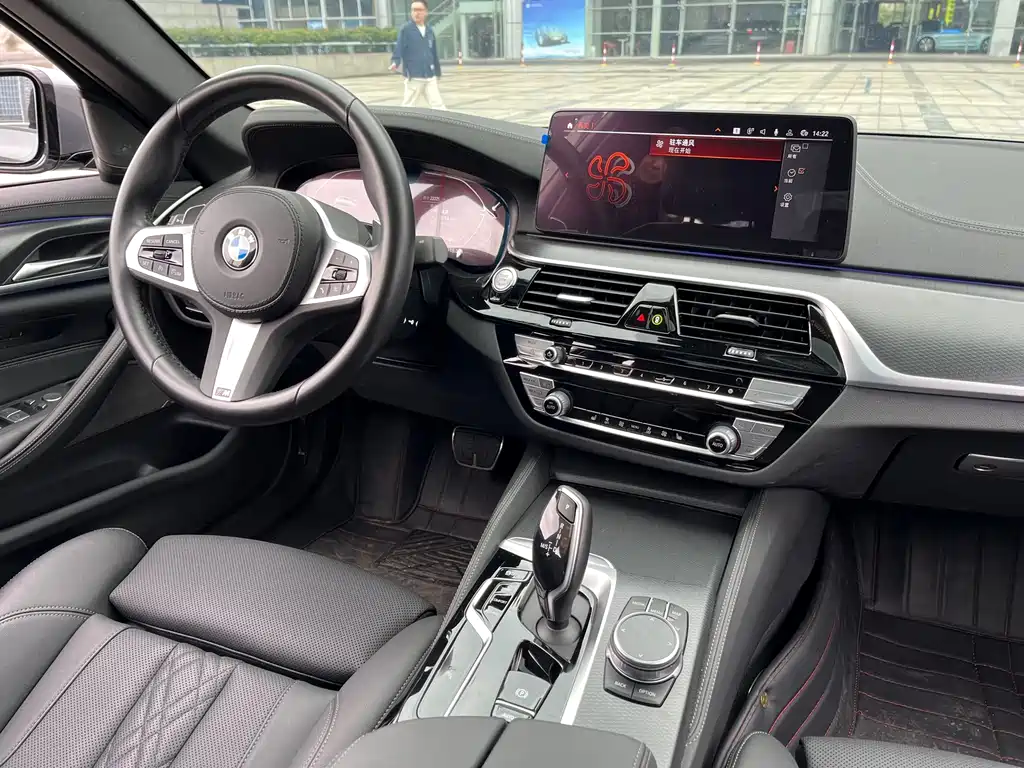 BMW 5 Series 2023 — фото 11