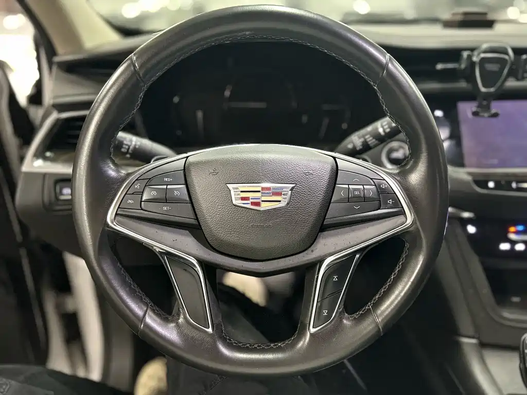 Cadillac XT5 2016 — фото 11