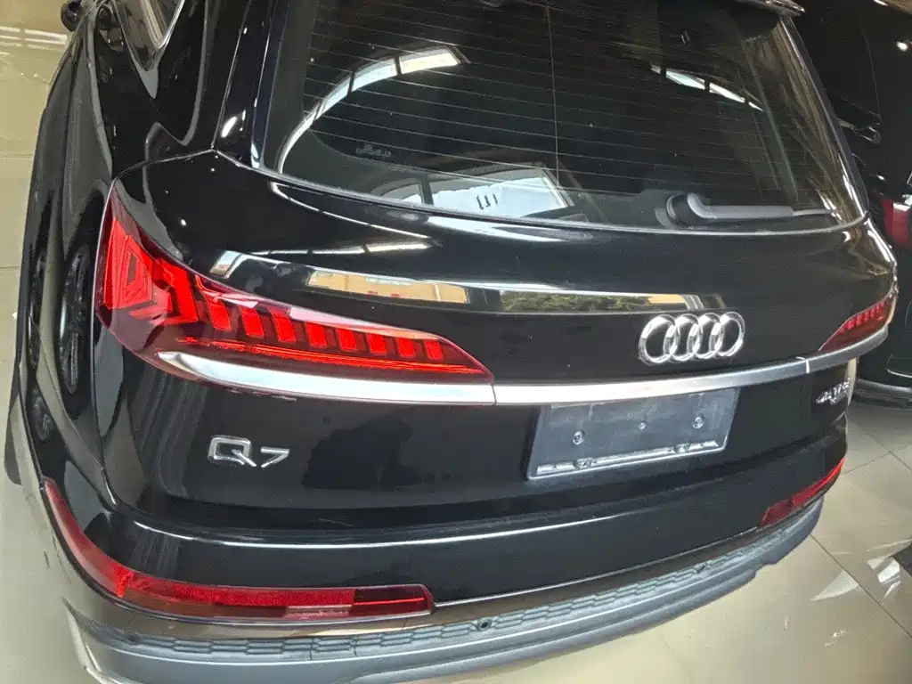 Audi Q7 2021 — фото 12