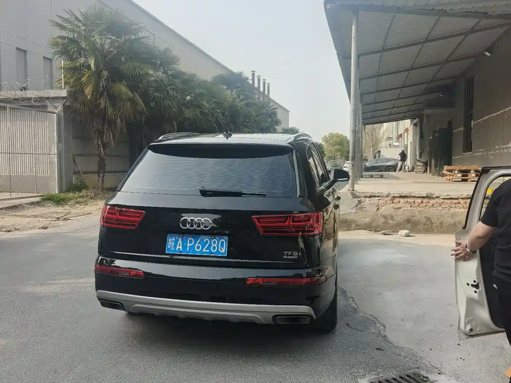Audi Q7 2018 — фото 18