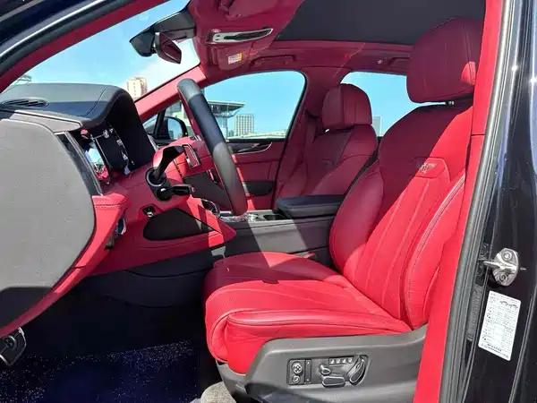 Bentley Bentayga Plug-In Hybrid 2021
