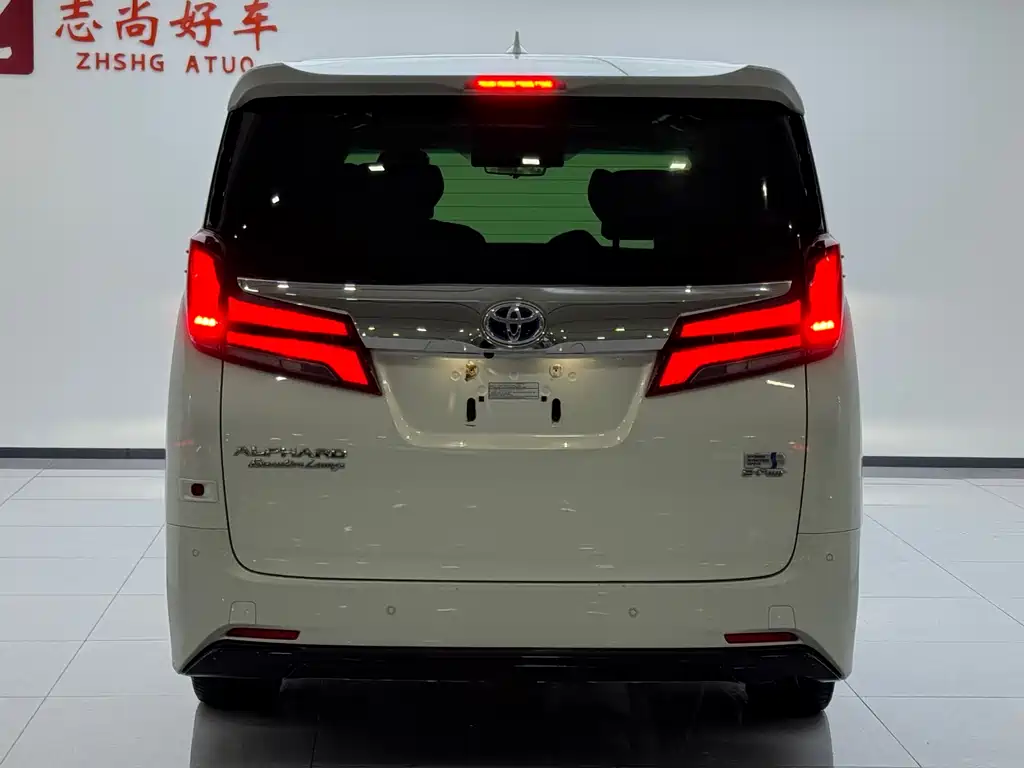Toyota Alphard 2022 — фото 13