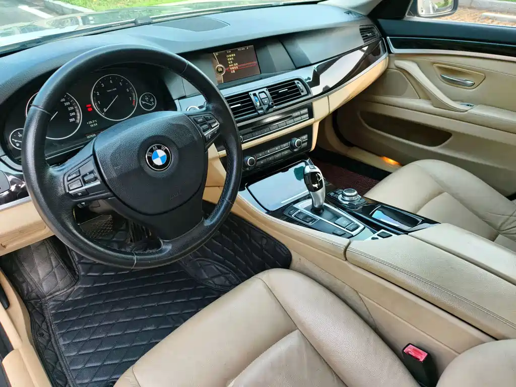 BMW 5 Series 2012 — фото 12