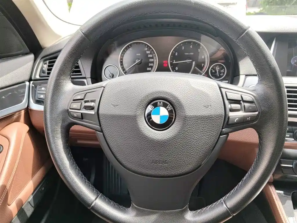 BMW 5 Series 2016 — фото 3