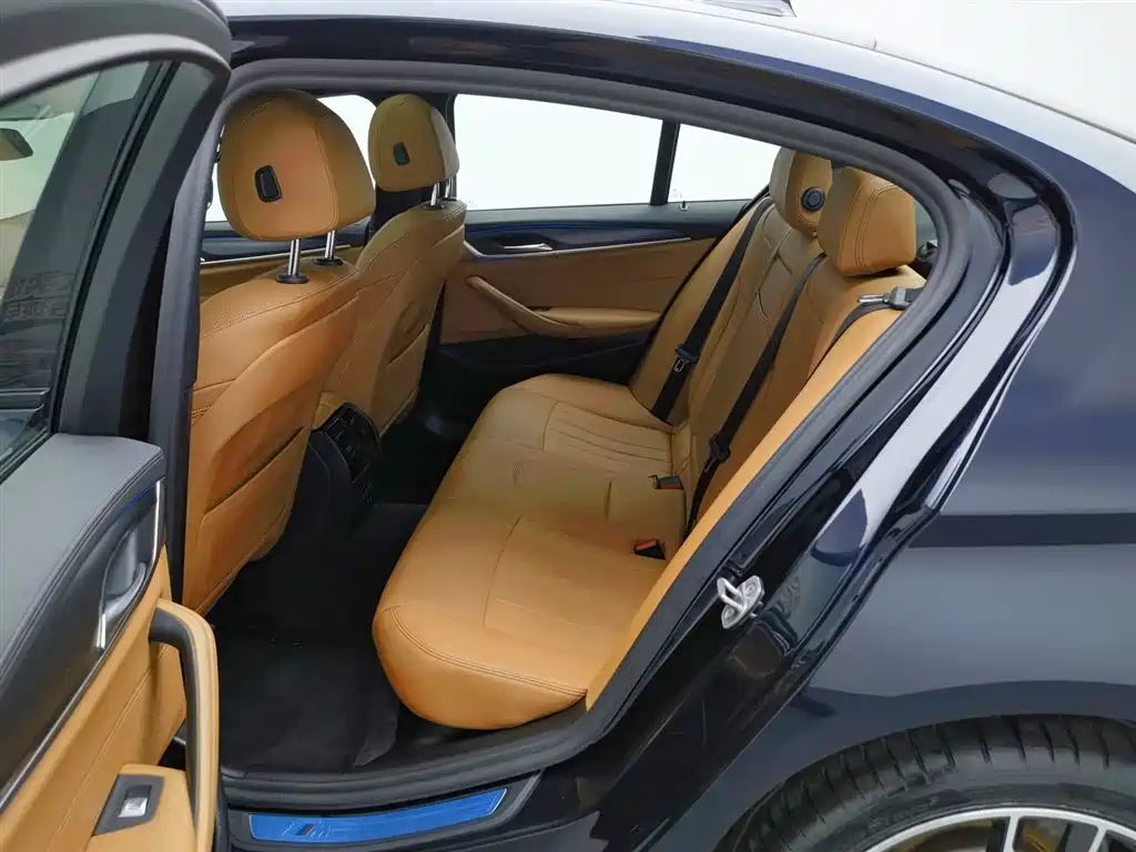 BMW 5 Series 2021 — фото 15