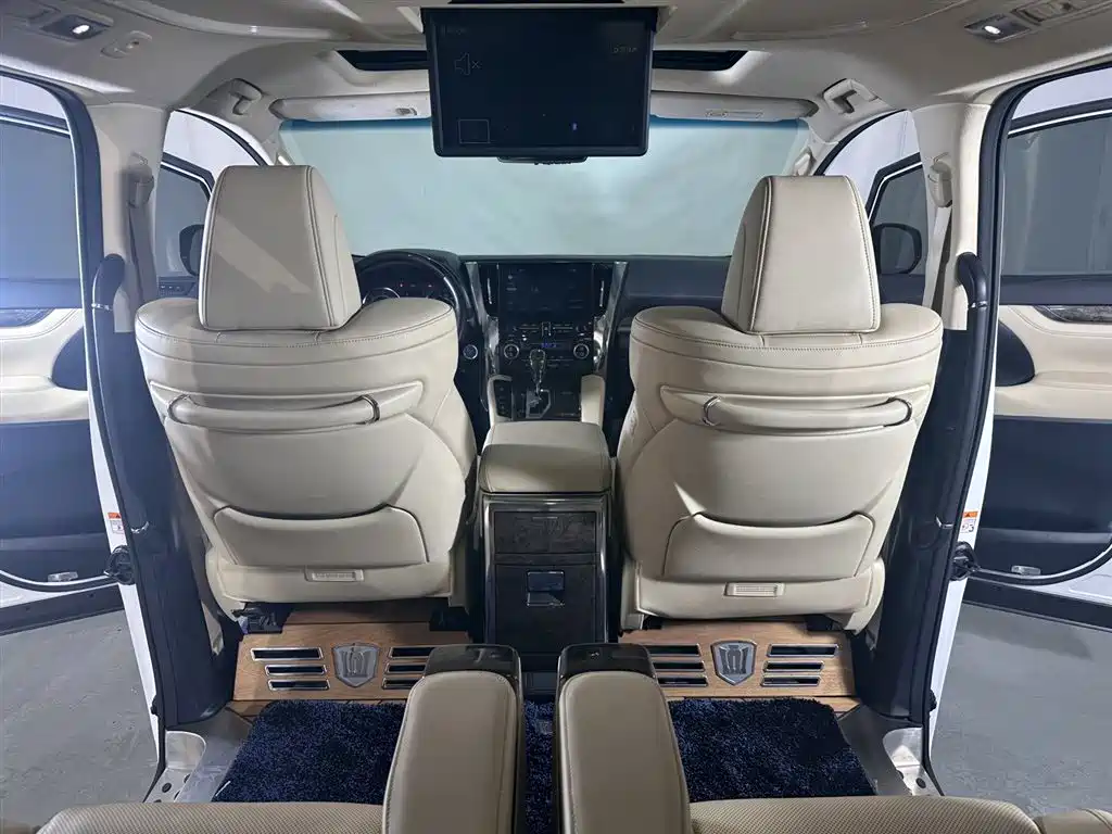 Toyota Vellfire 2023 — фото 10