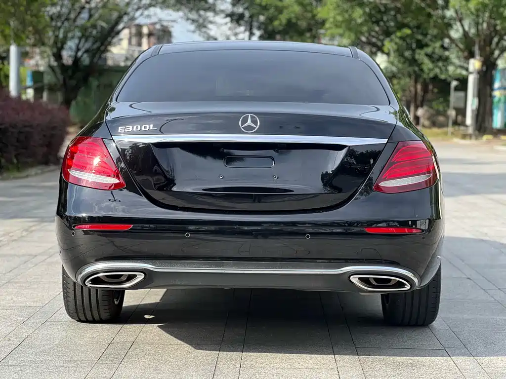 Mercedes-Benz E-Class 2017 — фото 17